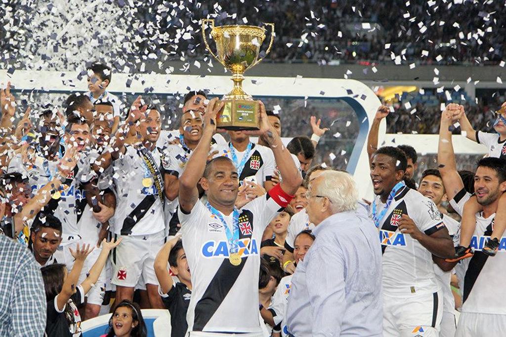 Time do técnico Jorginho ergue a taça após campanha invicta no Carioca | Divulgação/Flickr-Vasco da Gama