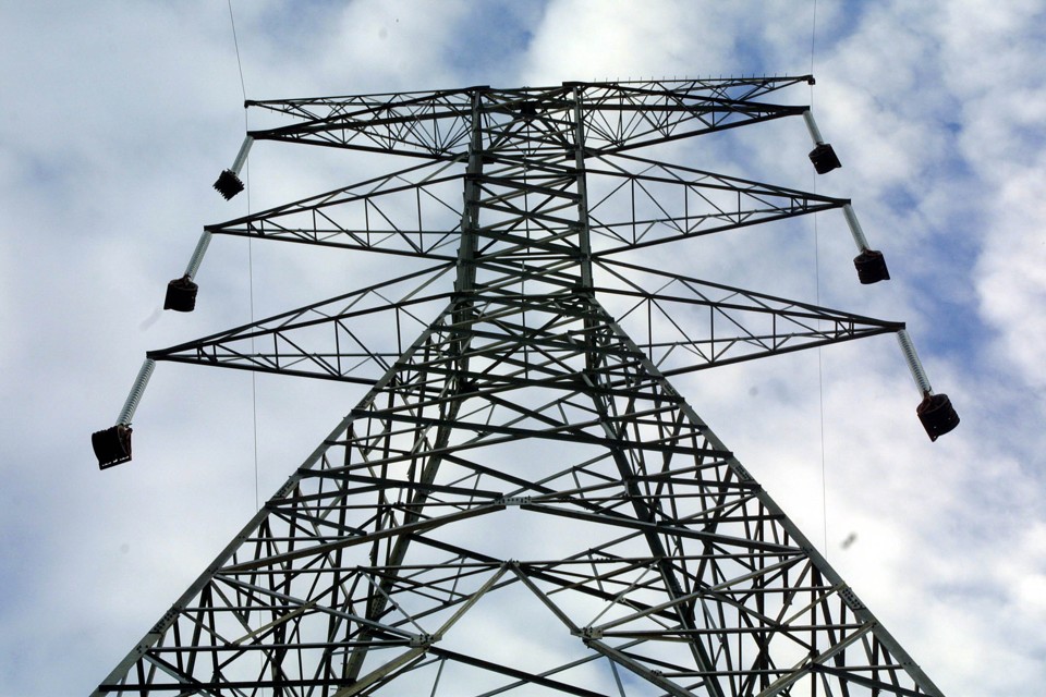 Torre de transmissão : distribuição de energia na Amazônia é ineficiente e parlamentares da região queriam empurrar a conta para o consumidor. | Arquivo/Gazeta do Povo