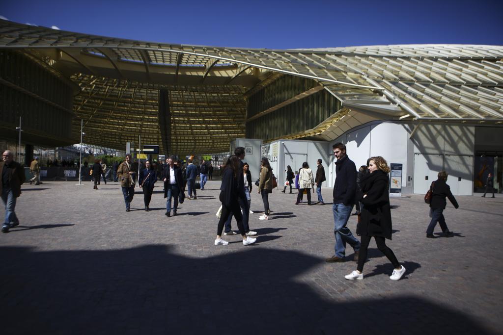 La Canopée é uma estrutura de comércio e serviços gigantesca erguida no lugar do antigo mercado de Les Halles, demolido em 1971. | Pierre Terdjman/NYT