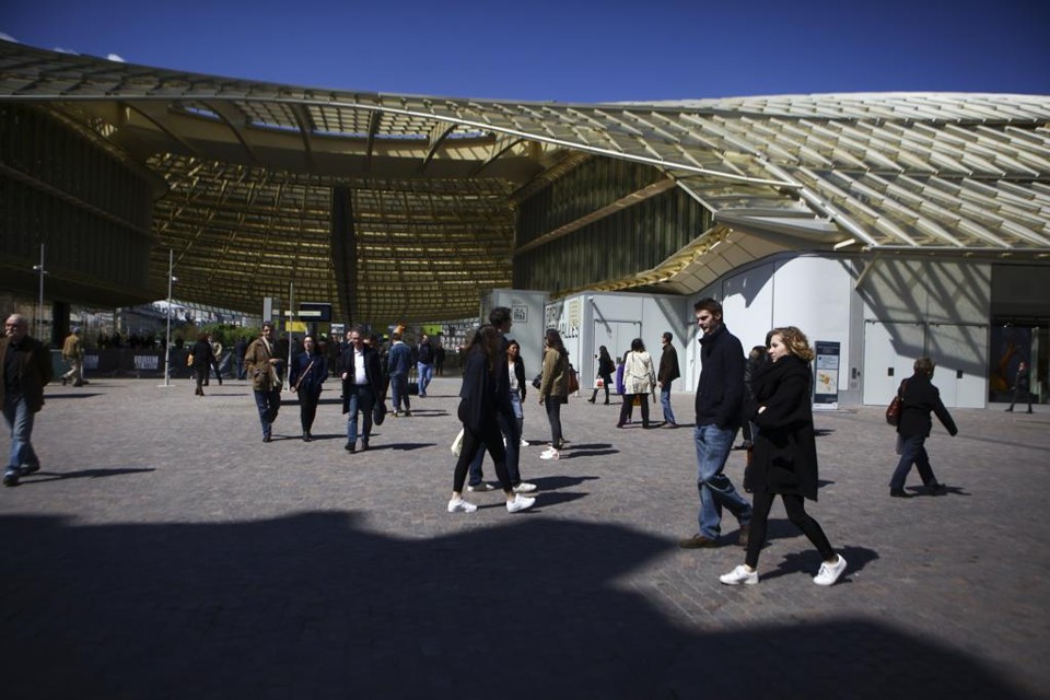 La Canopée é uma estrutura de comércio e serviços gigantesca erguida no lugar do antigo mercado de Les Halles, demolido em 1971. | Pierre Terdjman/NYT