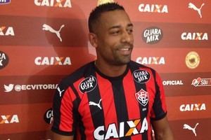 Robert, 35 anos, fracassou no Vitória. | /Divulgação