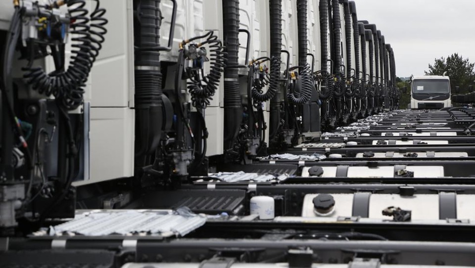 Pátio da Volvo, em Curitiba: vendas em baixa. | Henry Milleo/Gazetea