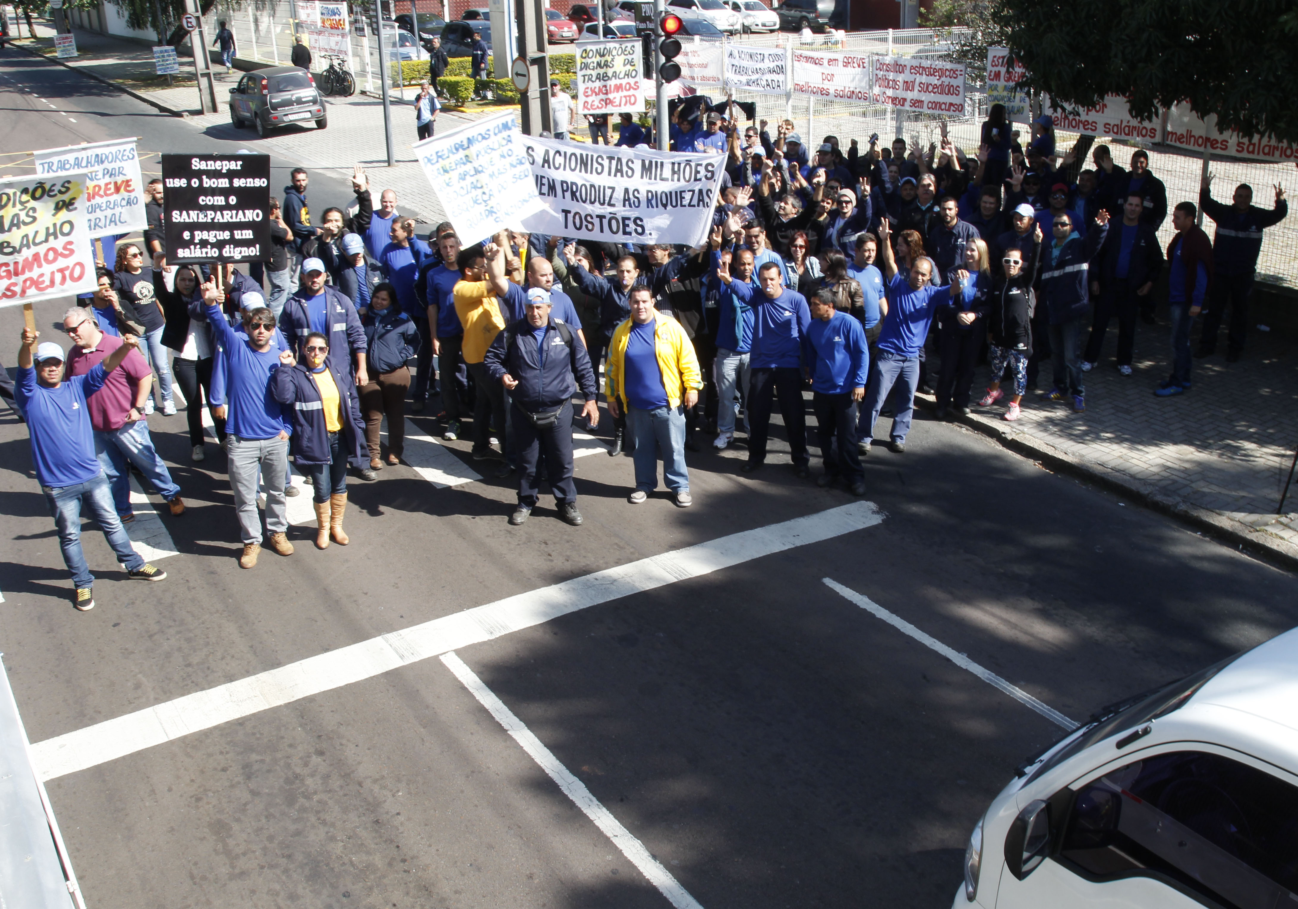 Trabalhadores da Sanepar fazem protesto em Curitiba | Aniele Nascimento/Gazeta do Povo