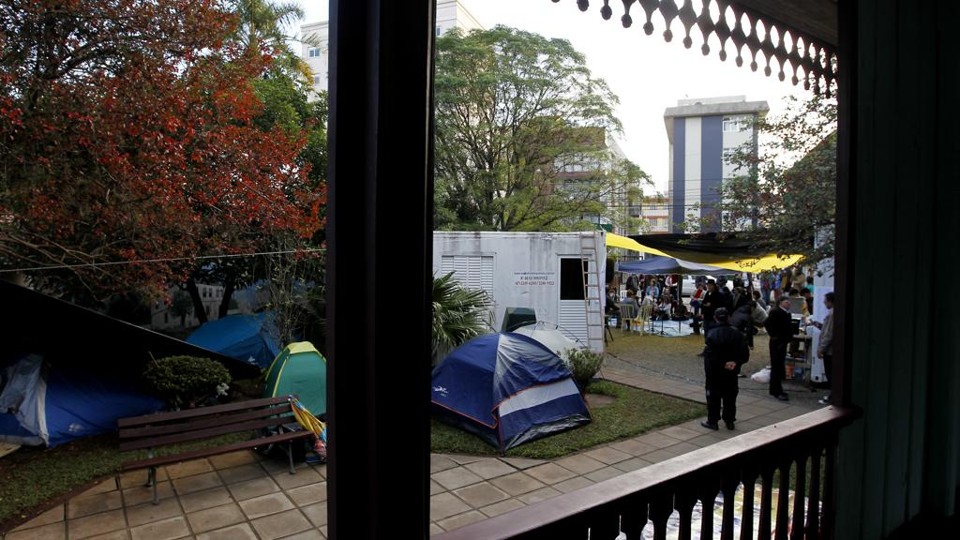 Entre os lambrequins: acordo preserva casa tombada. | Antônio More/Gazeta do Povo