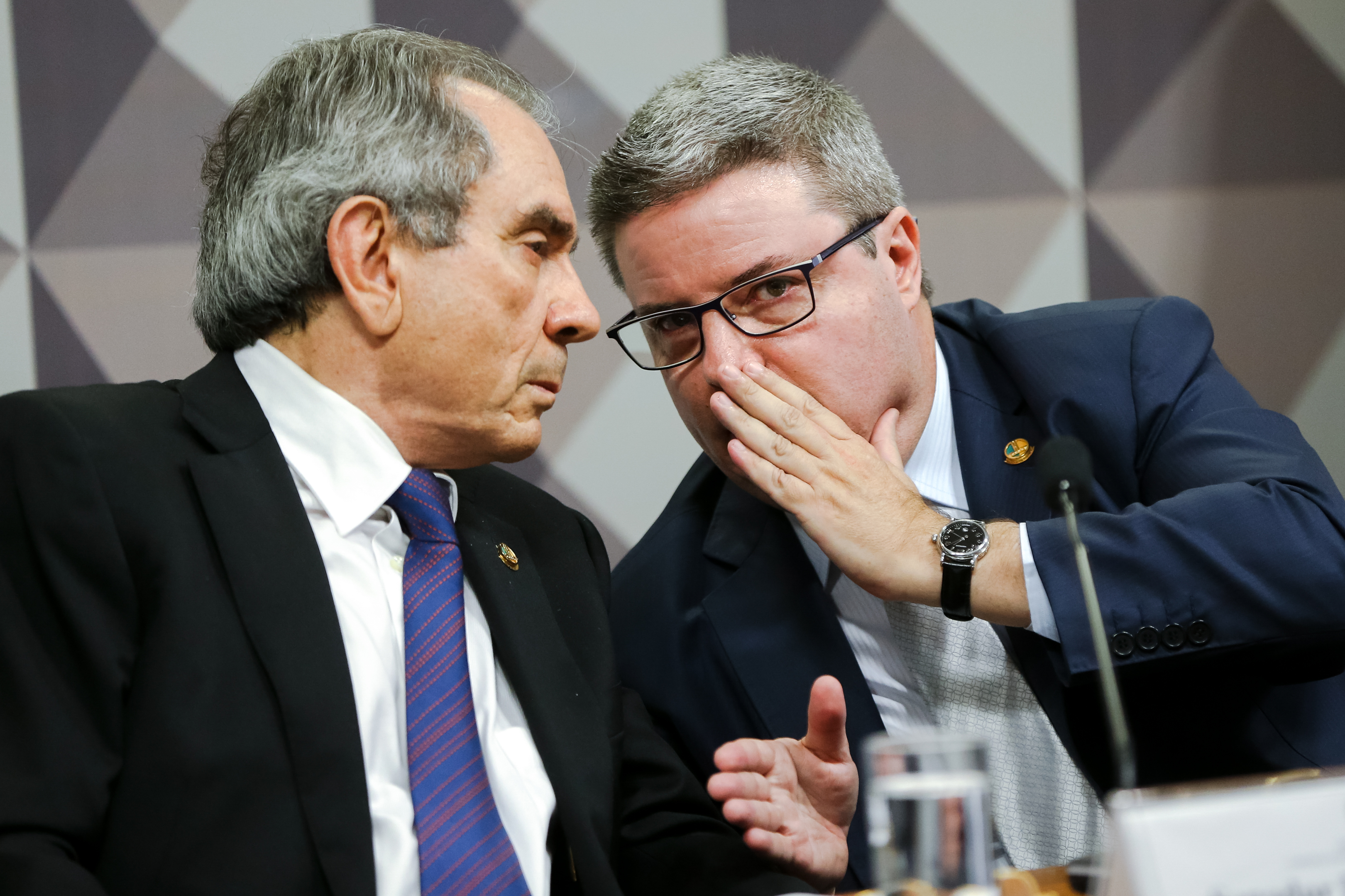 Raimundo Lira (PMDB-PB) e Antonio Anastasia (PSDB-MG), presidente e relator da comissão especial do impeachment no Senado: governo considera ‘batalha perdida’ | Marcelo Camargo/Agência Brasil