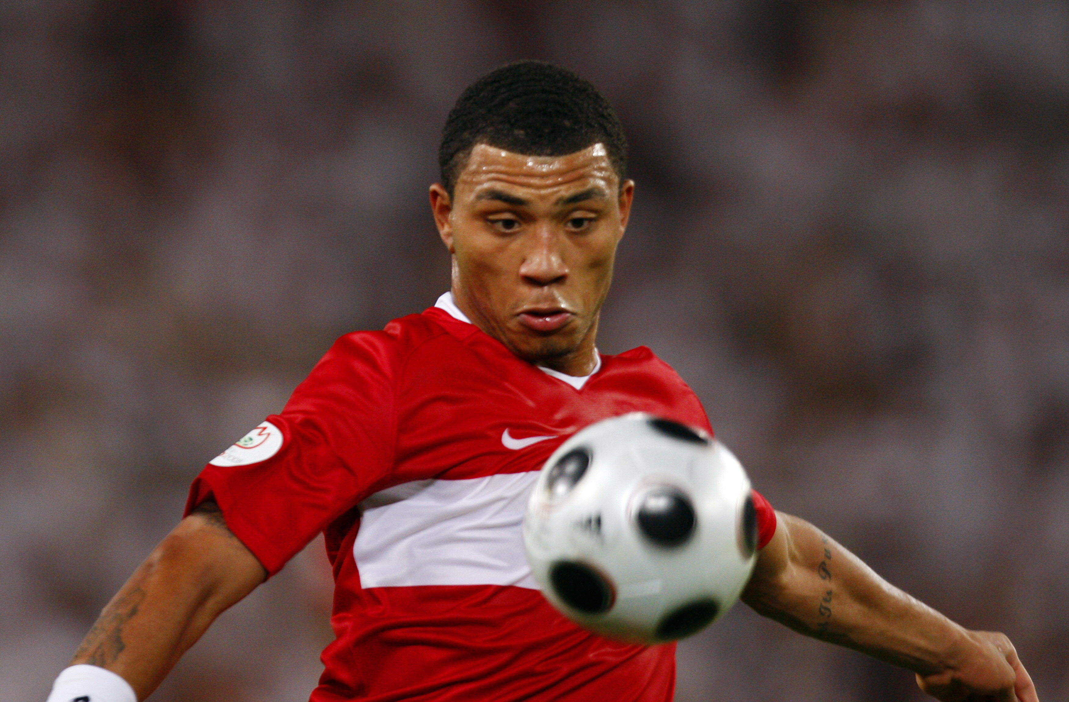 Kazim em partida pela seleção turca | ab/mlm/rc/sd/jm/aj/PAUL ELLIS/Arquivo
