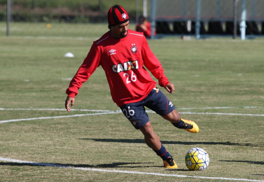 Inter de Milão e Roma estão interessados em Otávio. | Aniele Nascimento/Gazeta do Povo