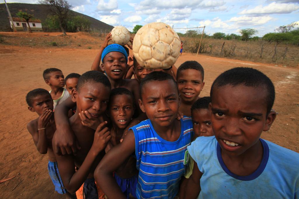 Pesquisadores vão trabalhar com subsídio da implementação do Plano Nacional de Juventude e Meio Ambiente; Na foto, crianças da Reserva Ambiental Boqueirão da Onça, na Bahia | Arquivo MMA/Eraldo Peres