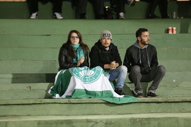 Torcedores enfrentaram o frio para ver o jogo do Coritiba. | Henry Milléo/Gazeta do Povo
