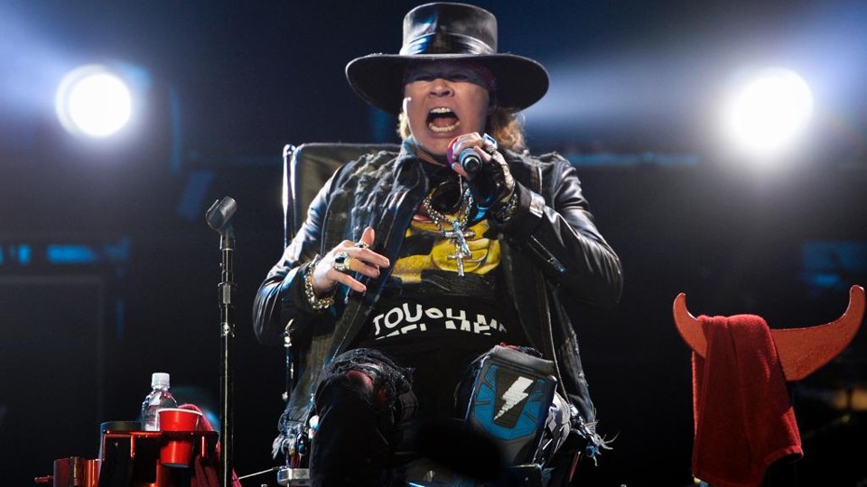 Vocalista do Guns N’ Roses fez seu primeiro show com o AC/DC no último sábado (7). | Patricia de Melo Moreira/AFP