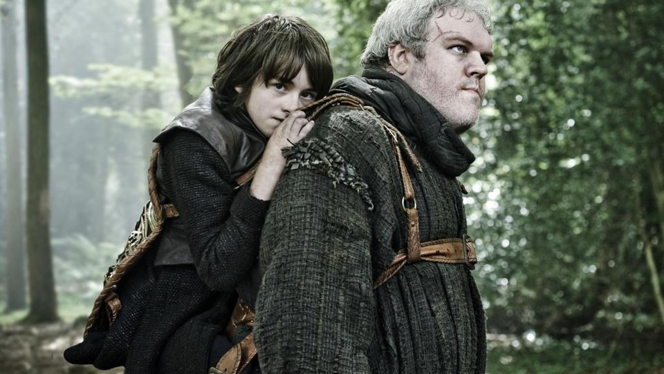 Ator em cena com o o guarda-costas de Bran Stark (Isaac Hempstead Wright); personagem era muito querido pelo público. | Divulgação/Divulgação
