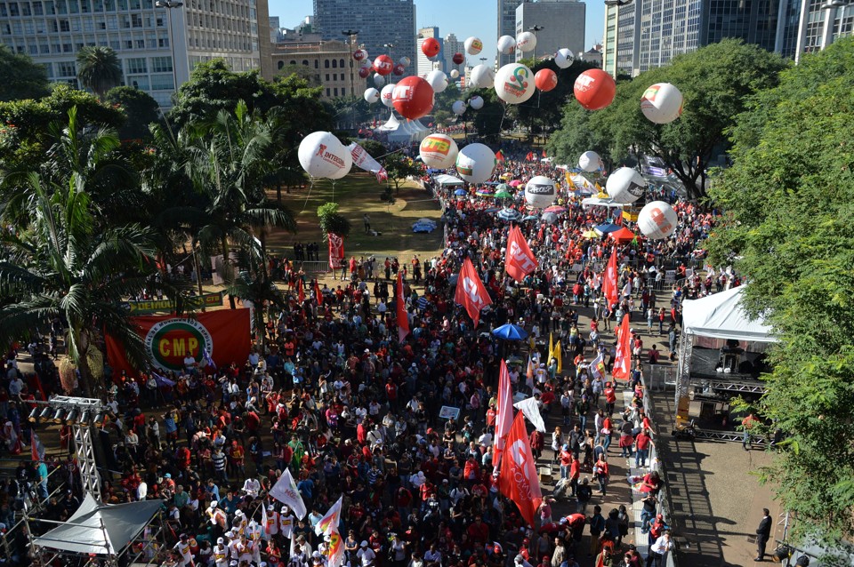 Ato pró-Dilma promovido pela CUT nesta 1º de maio: Lula preservado. | Nelson Almeida/AFP