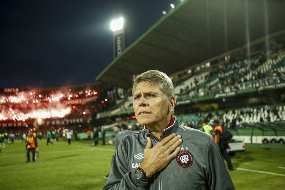 Treinador atleticano, Paulo Autuori, teve papel decisivo nas finais, com substituições que surtiram efeito e garantiram vitórias tranquilas | Marcelo Andrade/Gazeta do Povo