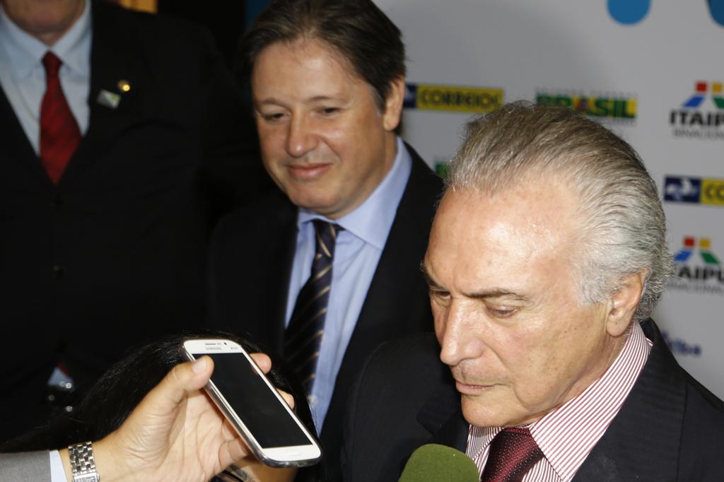 Rocha Loures (ao fundo)esteve com dois procuradores da Lava Jato um dia antes da votação do impeachment no Senado | Henry Milleo/Gazeta do Povo