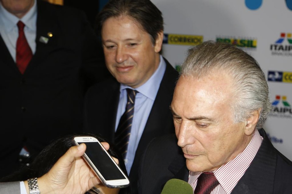 Rocha Loures  (ao fundo)esteve com dois procuradores da Lava Jato um dia antes da votação do impeachment no Senado | Henry Milleo/Gazeta do Povo
