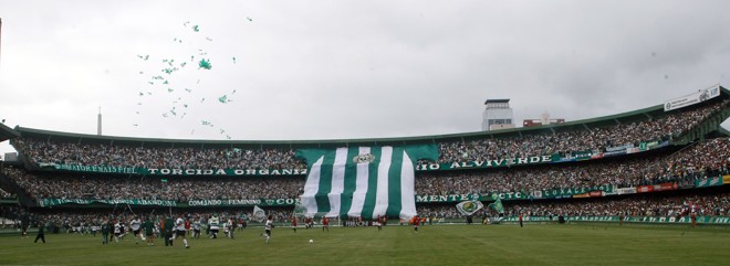 Torcida alviverde no dia 20 de janeiro de 2008. Última vitória atleticana no estádio, 2 a 0, pelo Estadual. | Rodolfo Buhrer