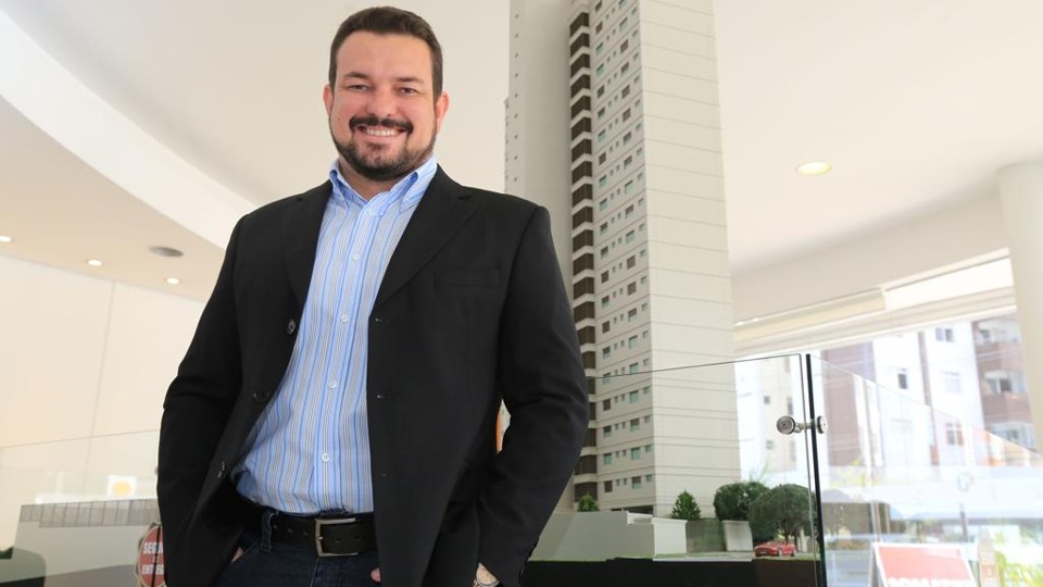 Para Luiz Gustavo Salvático, gerente regional do Grupo Plaenge, a queda nas vendas expôs os caixas das empresas, fazendo com que elas perdessem o fôlego. | Ivonaldo Alexandre/Gazeta do Povo