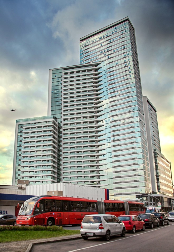 Seventh Avenue: entre os produtos ofertados pelo Grupo Thá no Feirão estarão as unidades do Seventh Avenue, localizado no Rebouças. Com preços a partir de R$ 189,9 mil, os apartamentos têm de 25 m² a 114 m² de área privativa em plantas com um e dois dormitórios, studio e duplex. A área comum do empreendimento inclui, entre outros ambientes, espaço coworking, espaço gourmet e espaço fitness. | Divulgação Thá