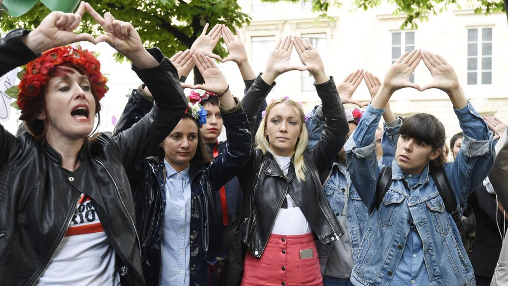 Reação foi amplificada pela publicação do livro “L’Elysée off”, que cita episódio de assédio sexual envolvendo o ministro das Finanças da França, Michel Sapin. | Dominique Faget/AFP