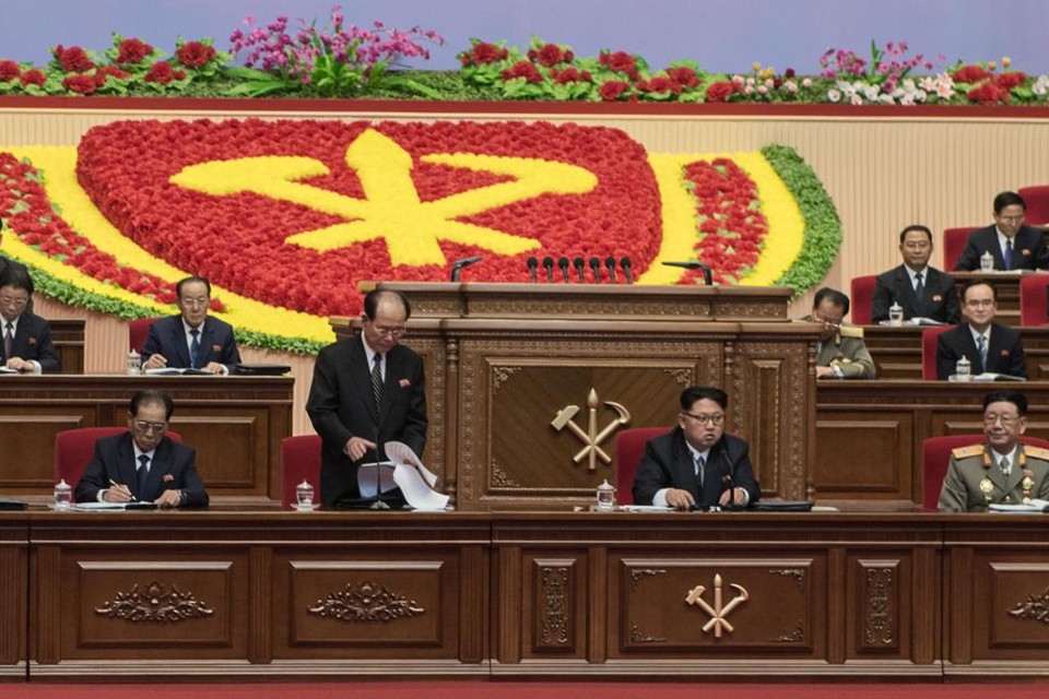 Kim Jong-un durante cerimônia que o colocou como presidente do Partido dos Trabalhadores norte-coreano | ANTOINE DEMAISON/AFP
