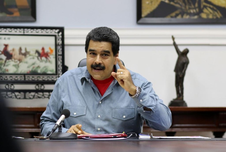 O presidente ampliou deste modo os alcances de um decreto de emergência econômica em vigor desde janeiro | MARCELO GARCIA/AFP