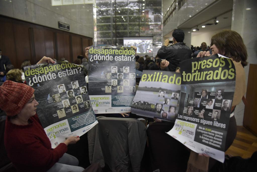 Familiares das vítimas compareceram ao julgamento | Norberto Duarte/AFP