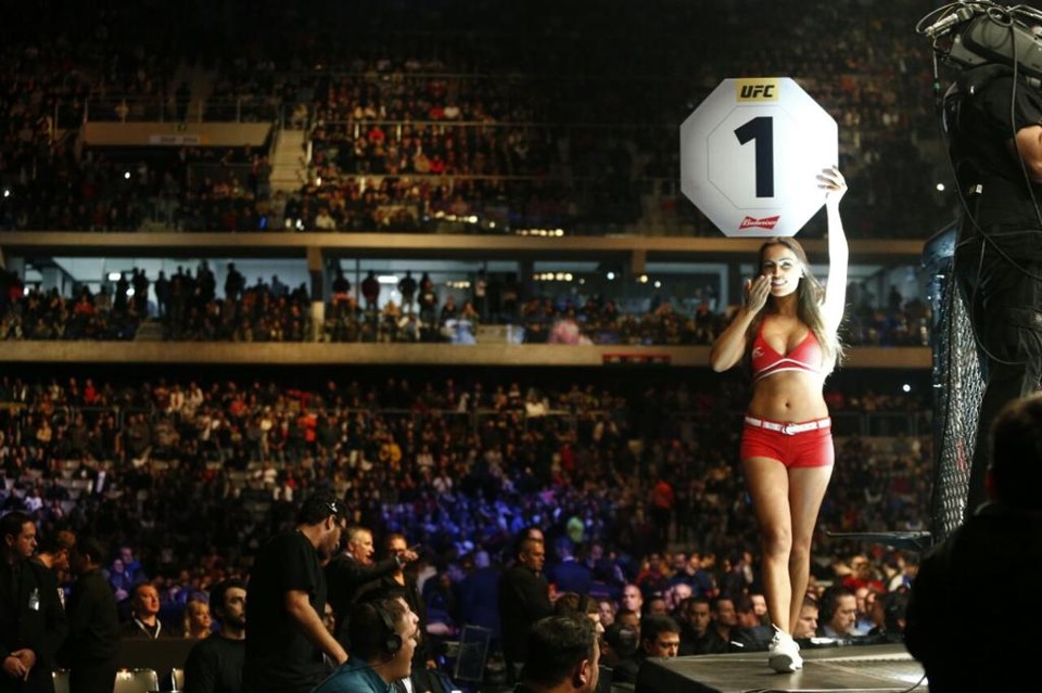 Ring girl curitibana Luciana Andrade. | Hugo Harada/Gazeta do Povo
