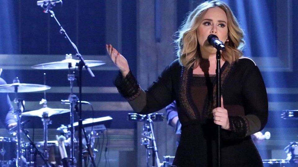 Adele passará a ter seu trabalho lançado pela Columbia | Reprodução/Facebook