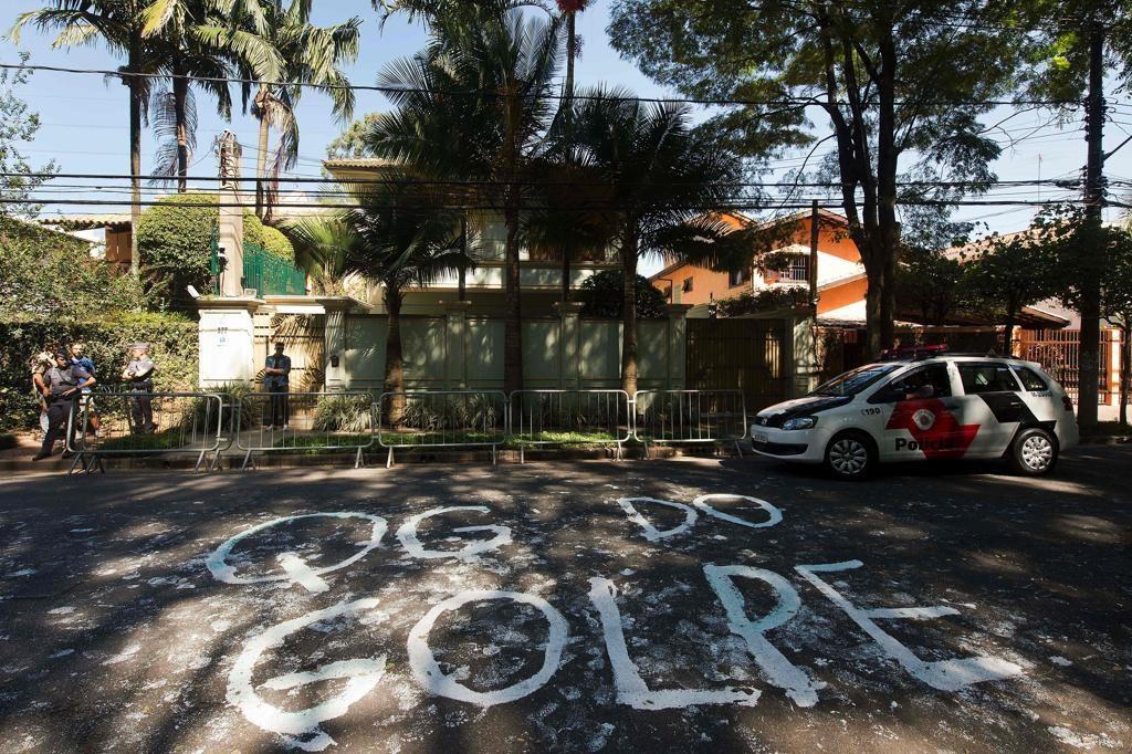 Protesto em frente à casa do presidente em exercício Michel Temer em São Paulo: vizinhança assustada. | Arquivo/Gazeta do Povo