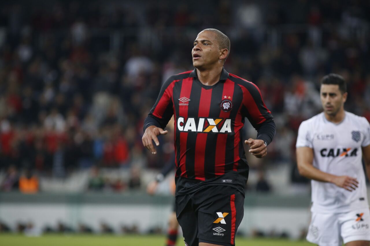 Walter em ação contra o Figueirense | /Henry Milleo/Gazeta do Povo