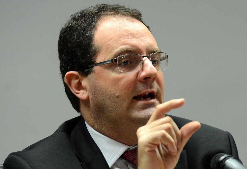 Inicialmente, Barbosa havia sido escalado por Dilma para explicar em uma entrevista na segunda-feira (23) as diferenças entre os dados dos dois governos. O evento, no entanto, não acontecerá mais. | Wilson Dias/Agência Brasil