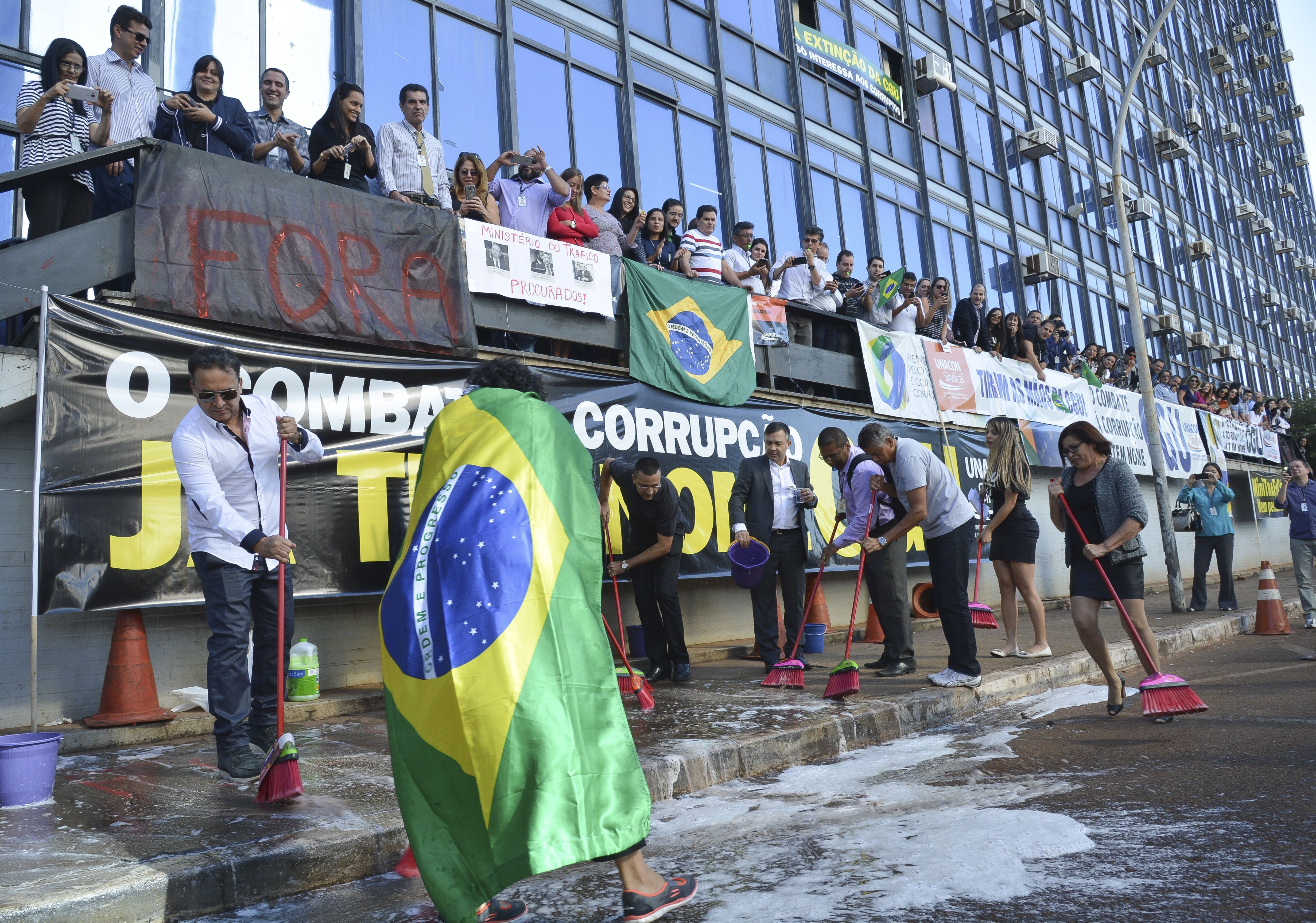 Servidores da extinta Controladoria-Geral da União (CGU) protestam após vazamento de gravação do então ministro da Transparência Fabiano Silveira | Antonio Cruz/Agência Brasil