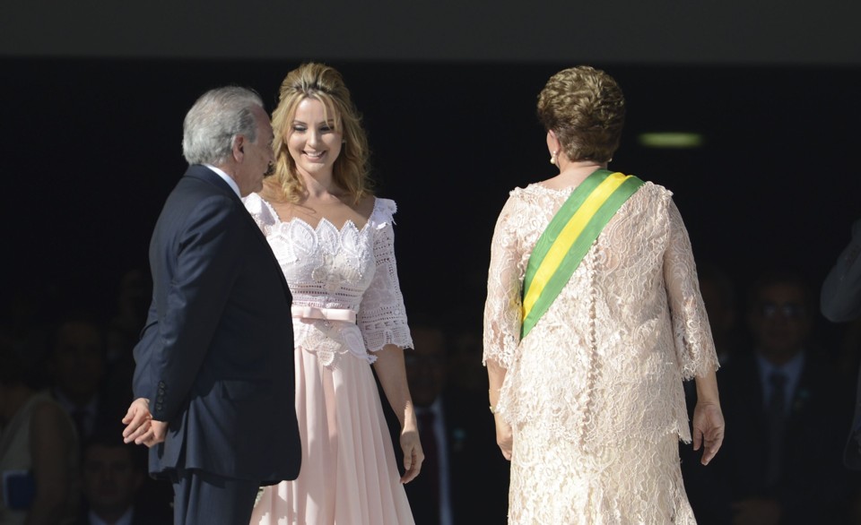 Temer ao lado da esposa Marcela e de Dilma na posse, em janeiro de 2015. | José Cruz/Agência Brasil