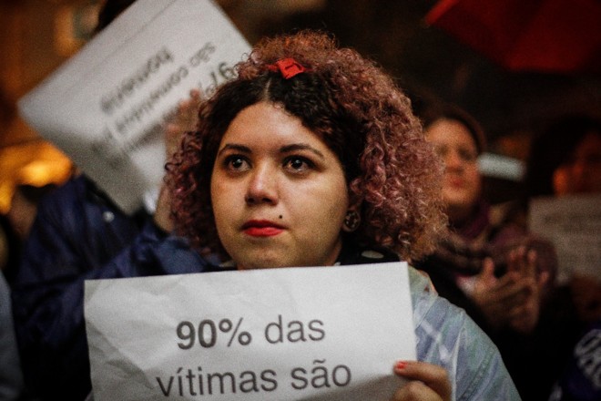 A manifestação ocorreu enquanto Flávia Piovesan, secretária dos Direitos Humanos do Ministério da Justiça participava do Simpósio de Direito Constitucional/ | Daniel Castellano/Gazeta do Povo