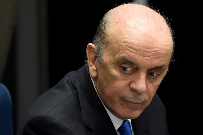 O senador José Serra é fotografado na sessão. | Evaristo Sá/AFP