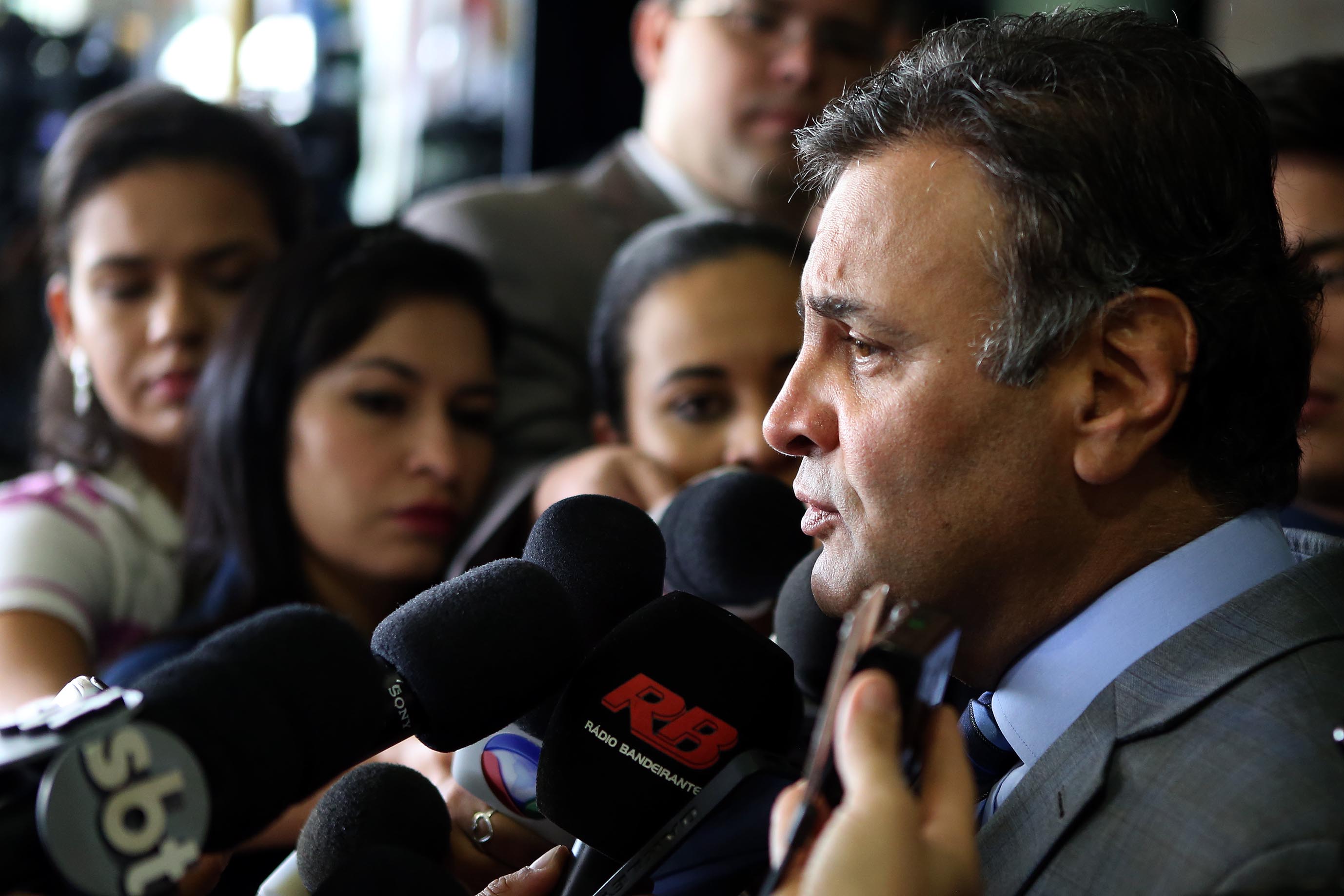 Aécio: críticas públicas ao loteamento, mas disputa nos bastidores por cargos no possível governo Temer. | George Gianni/PSDB