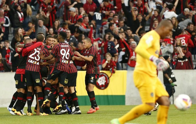  | Fotos de Hugo Harada e Albari Rosa