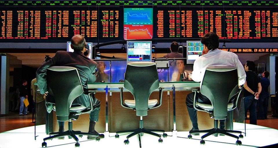 Bovespa fechou em alta de 0,9% no dia em que Michel Temer assumiu interinamente a Presidência da República. | Rafael Matsunaga/