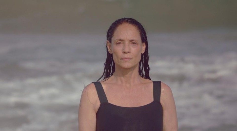 No longa-metragem, atriz vive uma viúva aposentada que tem  o poder de viajar no tempo | Victor Jucá/Divulgação