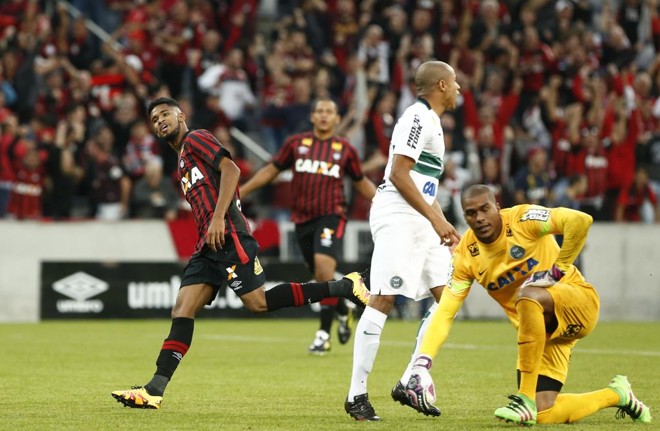 Ewandro, autor do segundo gol contra o Coritiba: “a diferença foi que aproveitamos mais as bolas para fazer os gols” . | Hugo Harada/Gazeta do Povo