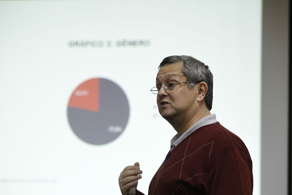 Professor José Manoel Gândara, do Departamento de Turismo da Universidade Federal do Paraná, aponta números favoráveis do UFC Curitiba. | /Jonathan Campos/Gazeta do Povo