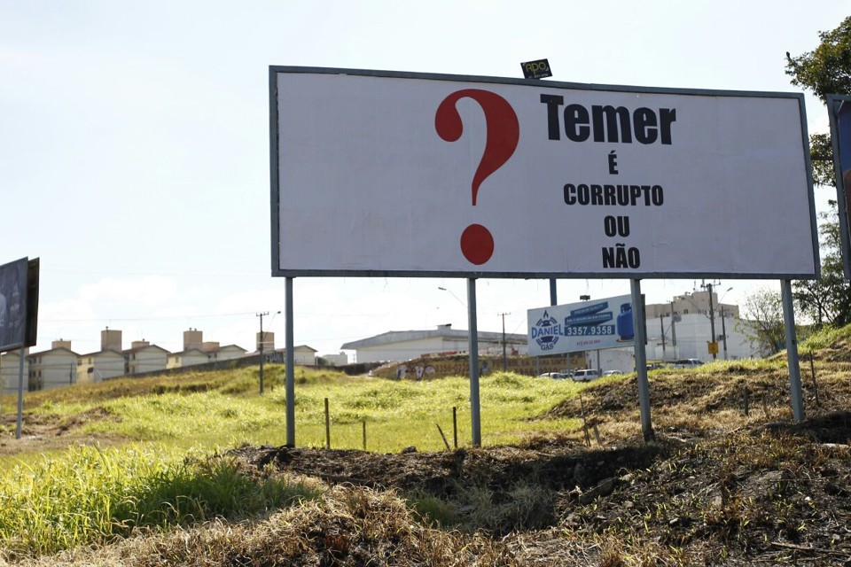 Outdoor que questiona o vice-presidente da República. | Jonathan Campos/Gazeta do Povo