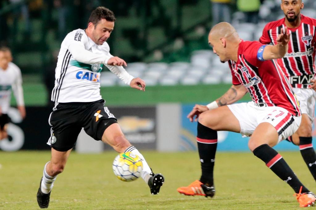Juan, 34 anos, voltou a jogar após lesão. Com ele em campo, média de idade coxa-branca subiu | Albari Rosa/Gazeta do Povo