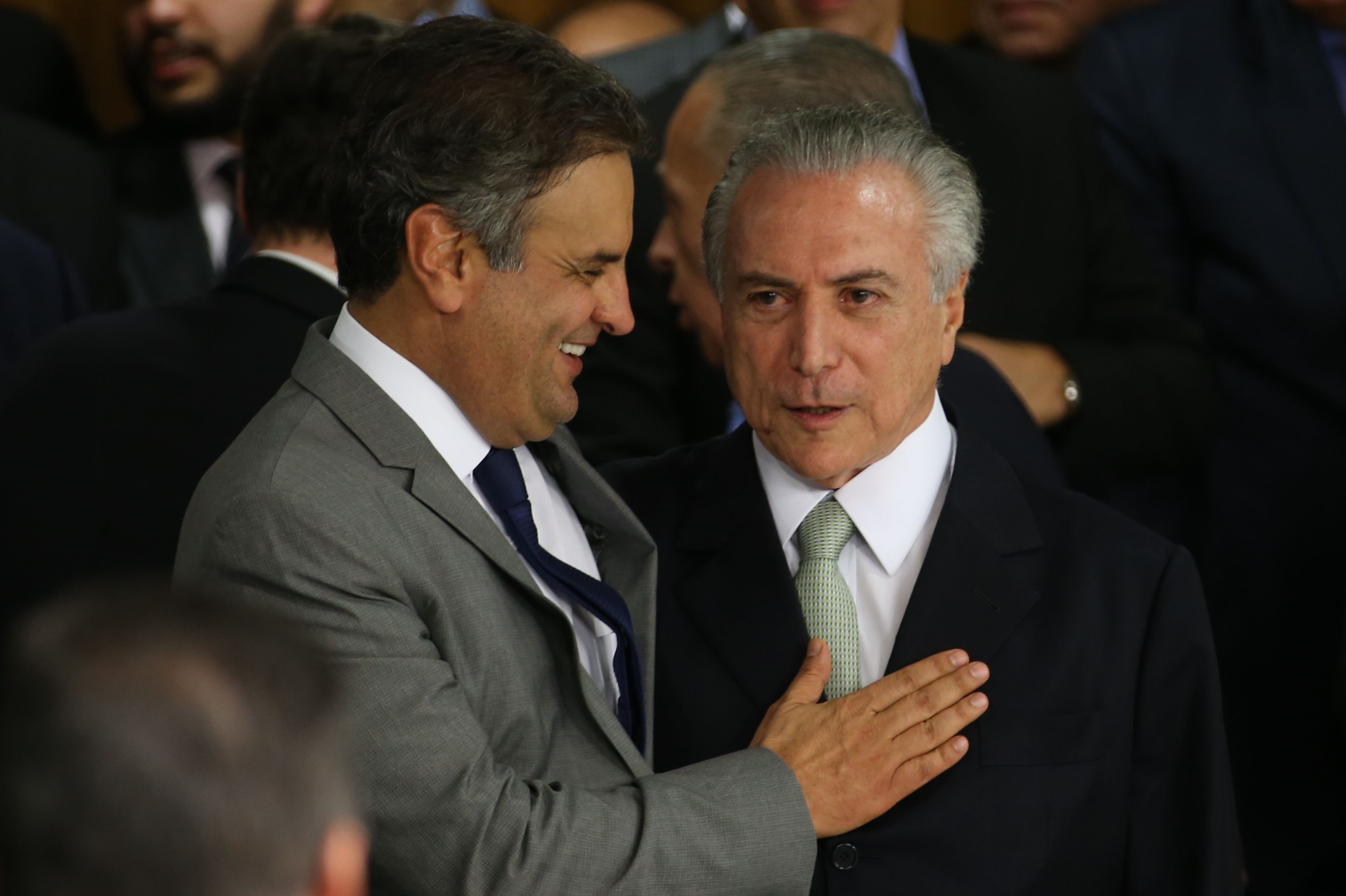 Aecio com o presidente em exercício Michel Temer: tucano foi citado novamente em gravação. | Marcello Casal Jr/Agência Brasil