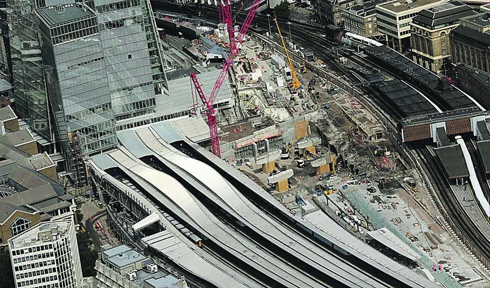Obras em London Bridge, em 2015, para a instalação de uma nova rede de metrô. A cidade tem um pacote de 20 bilhões de libras em investimentos em transporte para os próximos anos. Congestionamentos são efeito colateral de todas essas melhorias. | Thameslink Programme/Divulgação