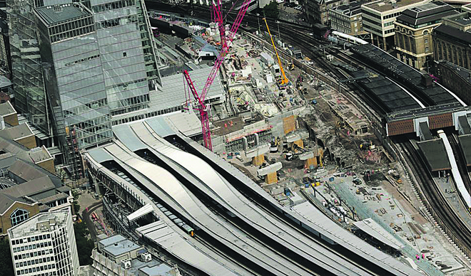 Obras em London Bridge, em 2015, para a instalação de uma nova rede de metrô. A cidade tem um pacote de 20 bilhões de libras em investimentos em transporte para os próximos anos. Congestionamentos são efeito colateral de todas essas melhorias. | Thameslink Programme/Divulgação