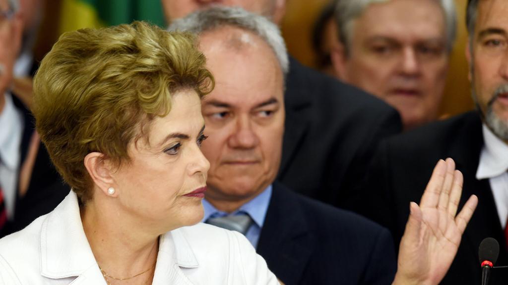 Dilma Rousseff foi oficialmente afastada do cargo de presidente na manhã de quinta-feira (12). | Evaristo Sá/AFP