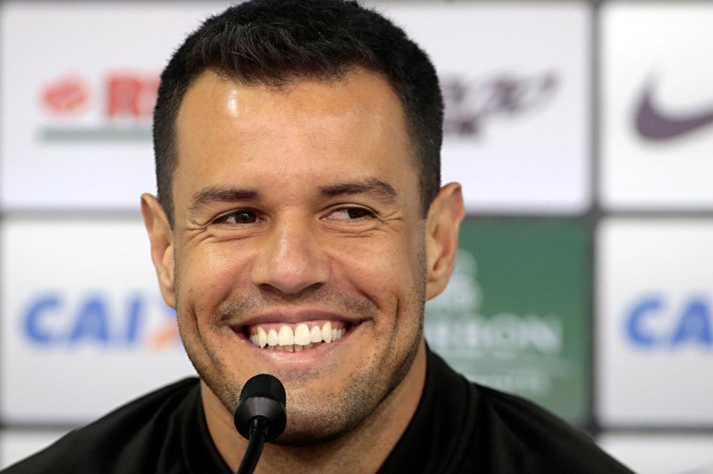 Animado, o goleiro Wilson conta que vai jogar contra o Cruzeiro, no sábado, às 21 horas, após se recuperar de lesão. | Albari Rosa/Gazeta do Povo
