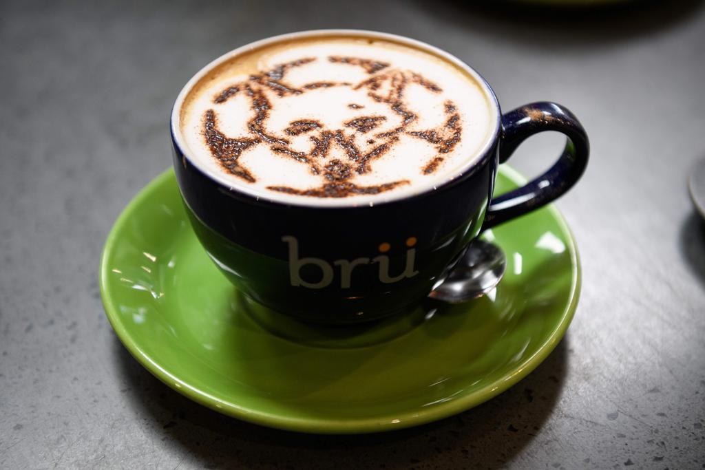 Café com o símbolo do pequeno Leicester. | LEON NEAL/AFP