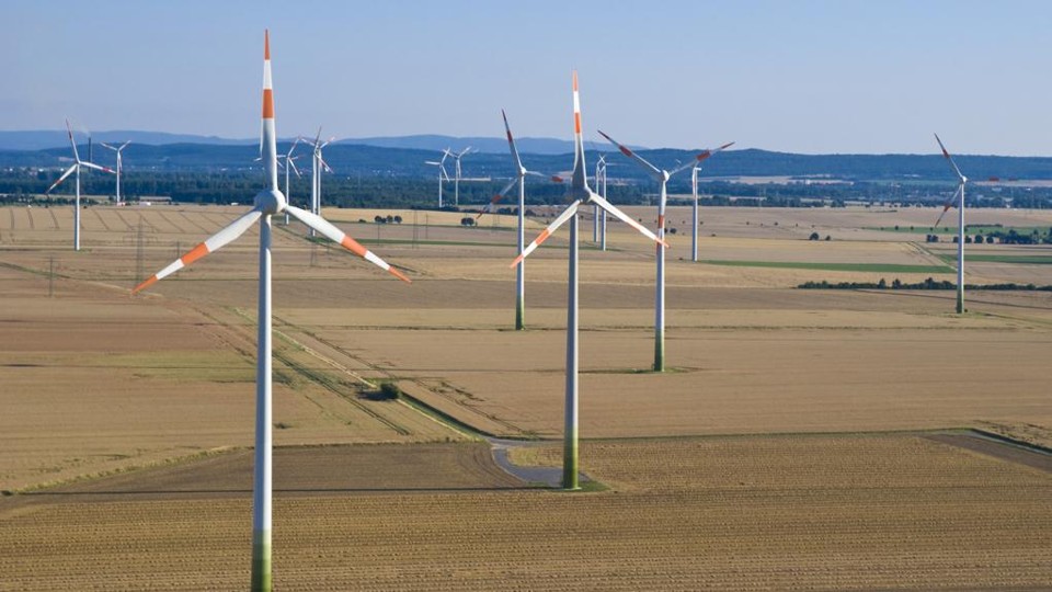 Parque eólico na Alemanha:  boa parte da energia renovável é de propriedade de agricultores e  cidadão do país, e não de empresas. | Creative Commons